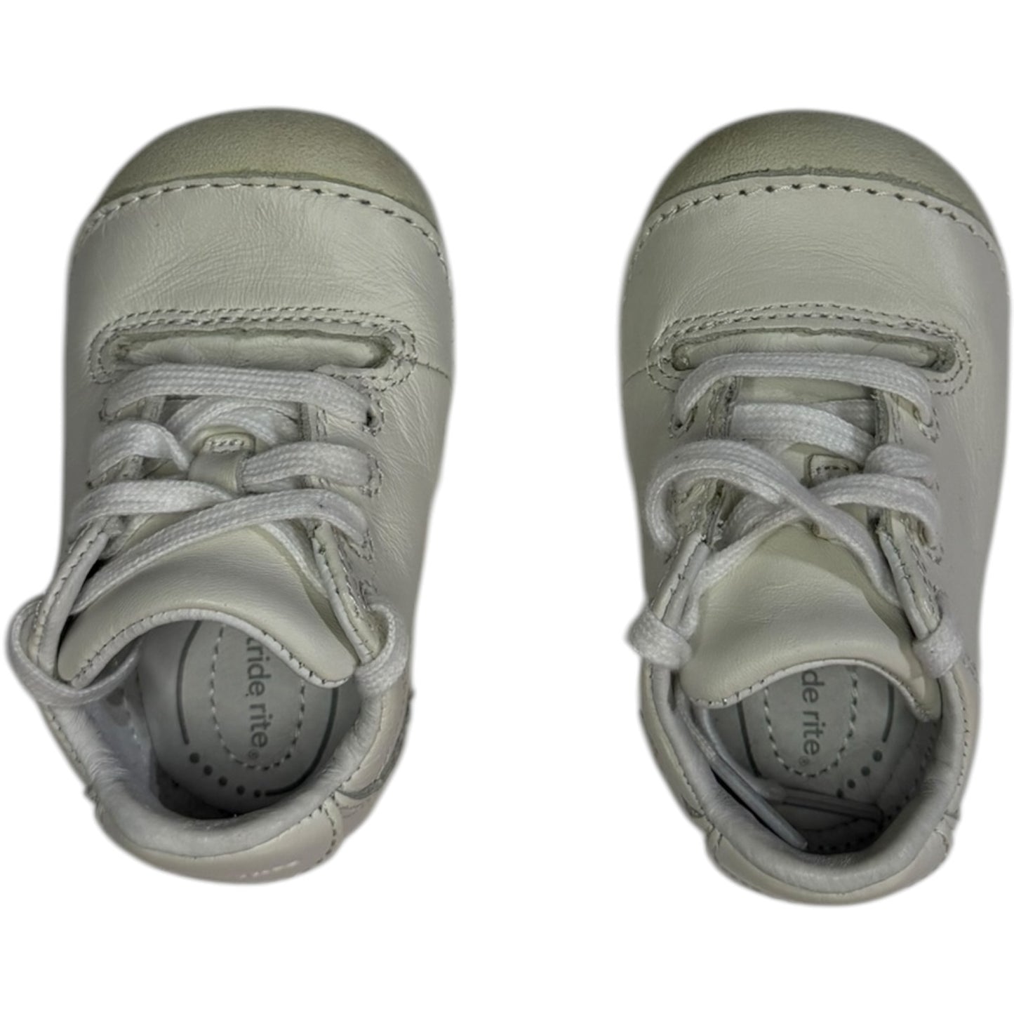 Size 4W | Stride Rite SM Freddie | White Shoe | EUC