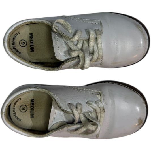Size 9 | Footmates | White Oxford Shoes | Play